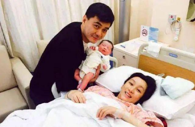 “巨婴症”儿子如今多年过去娃现在长这样pg电子模拟器试玩秦海璐36岁高龄产下