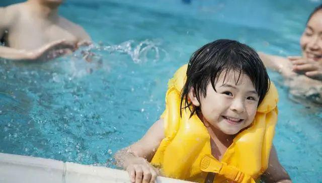 “巨婴症”儿子如今多年过去娃现在长这样pg电子模拟器试玩秦海璐36岁高龄产下(图4)