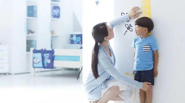“巨婴症”儿子如今多年过去娃现在长这样pg电子模拟器试玩秦海璐36岁高龄产下(图3)