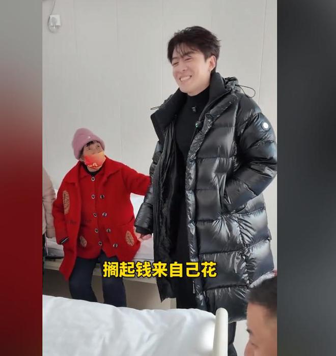 捐赠卫生室村民却让他把钱留着自己花电子pg董先生回老家给465位老人(图8)