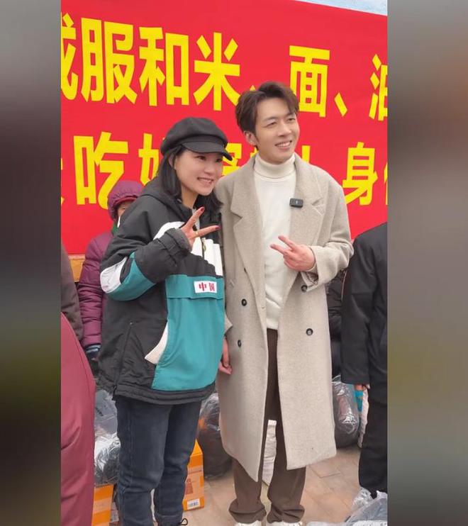捐赠卫生室村民却让他把钱留着自己花电子pg董先生回老家给465位老人(图12)