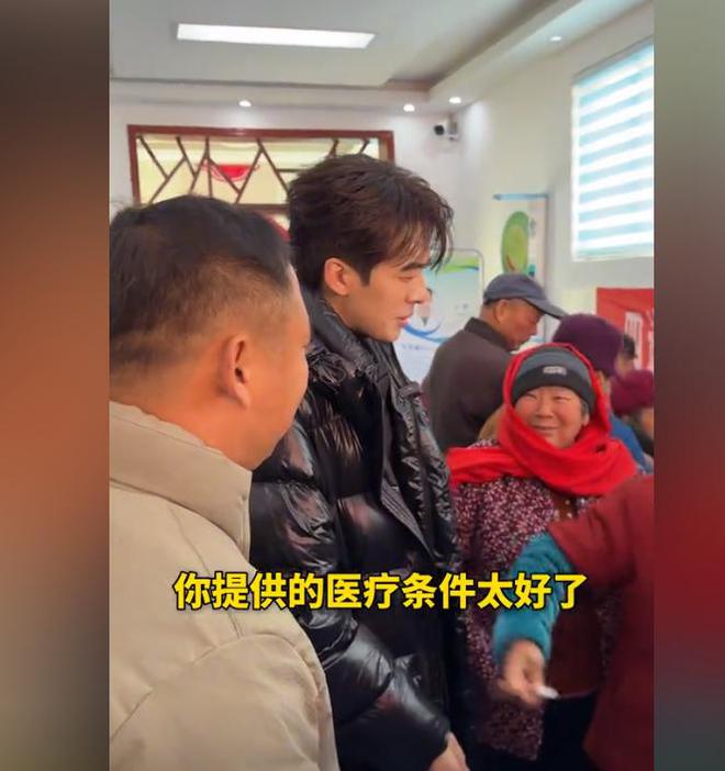 捐赠卫生室村民却让他把钱留着自己花电子pg董先生回老家给465位老人(图20)